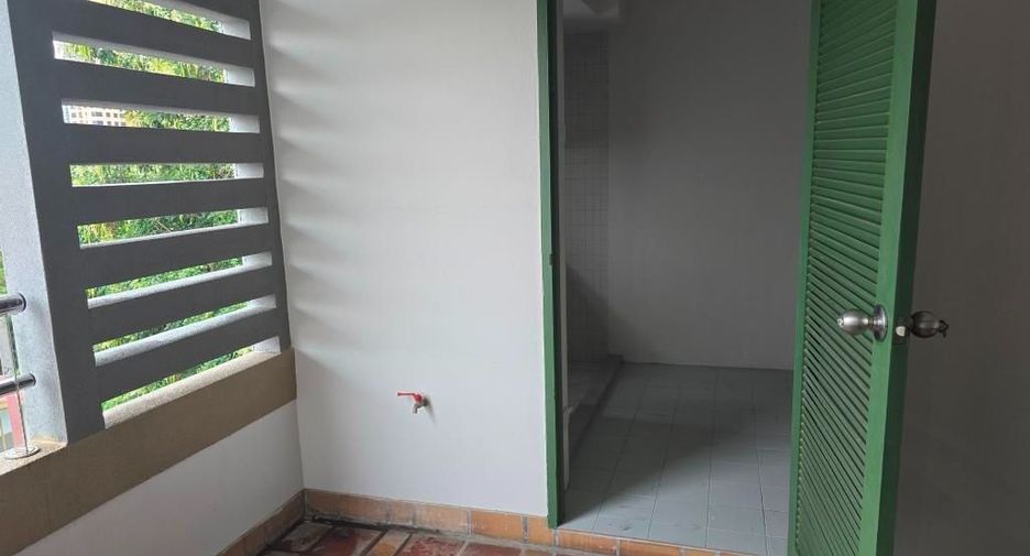 For rent 3 bedrooms apartment in Phaya Thai, Bangkok