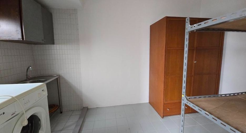 For rent 3 bedrooms apartment in Phaya Thai, Bangkok