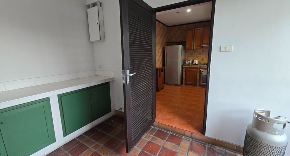 For rent 3 bedrooms apartment in Phaya Thai, Bangkok