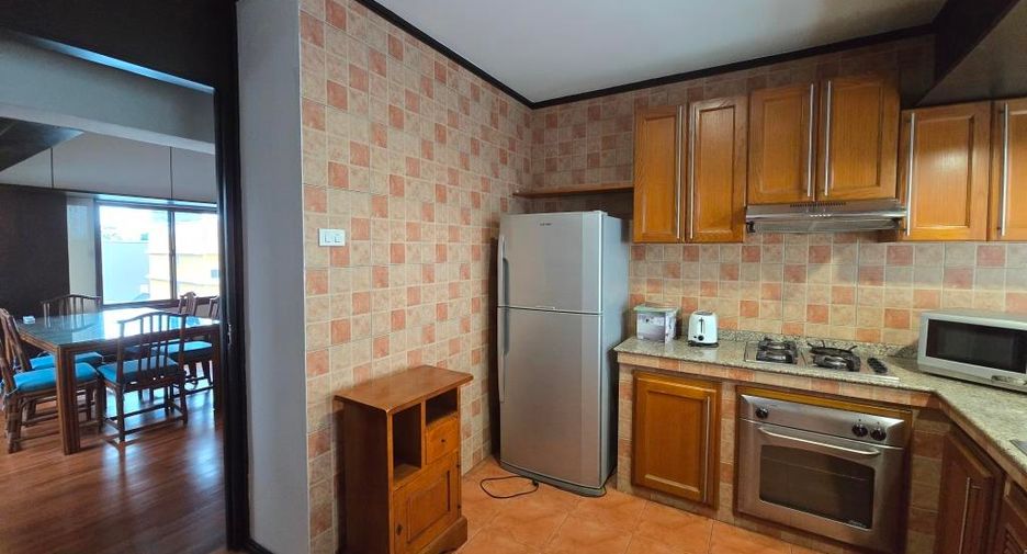 For rent 3 bedrooms apartment in Phaya Thai, Bangkok