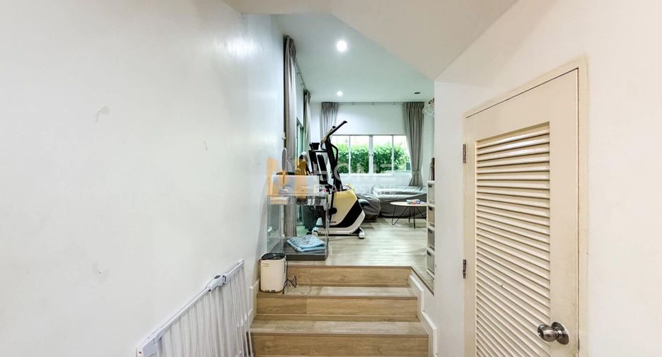 À vendre 3 chambres maison à Bang Khae, Bangkok