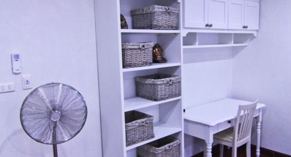 For rent 4 bedrooms townhouse in Phra Khanong, Bangkok