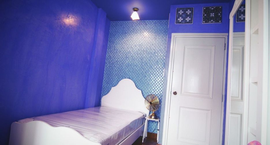 For rent 4 bedrooms townhouse in Phra Khanong, Bangkok