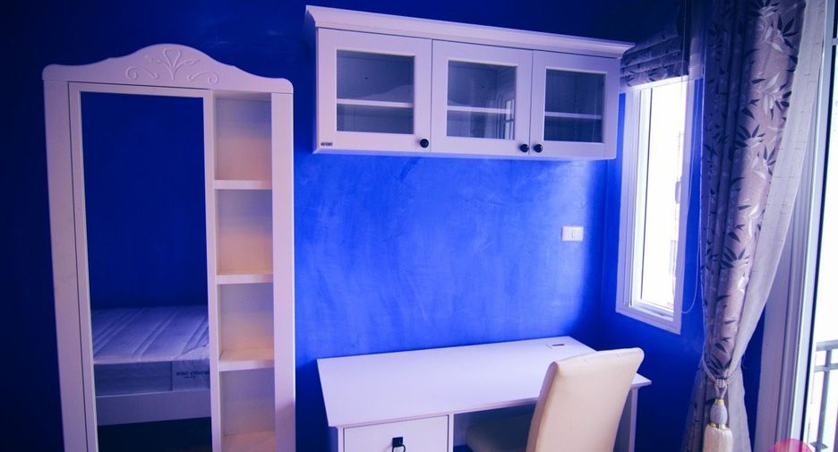 For rent 4 bedrooms townhouse in Phra Khanong, Bangkok