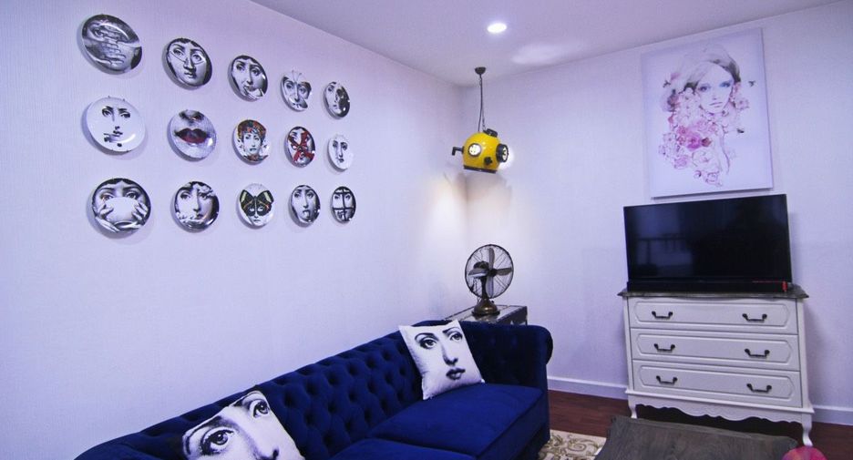 For rent 4 bedrooms townhouse in Phra Khanong, Bangkok
