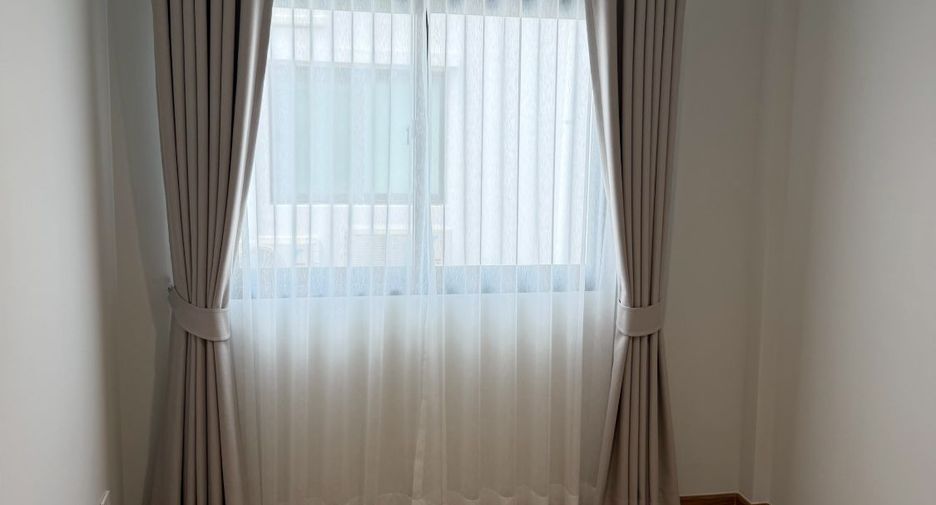 For rent 3 bedrooms townhouse in Bang Phli, Samut Prakan
