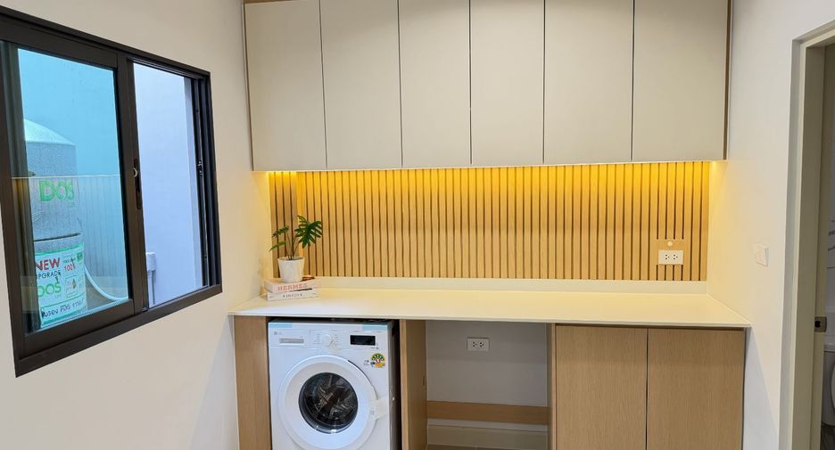For rent 3 bedrooms townhouse in Bang Phli, Samut Prakan