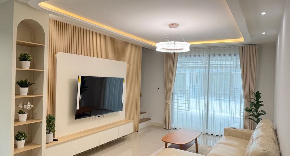 For rent 3 bedrooms townhouse in Bang Phli, Samut Prakan