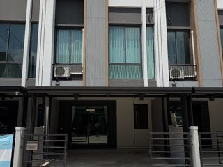 For rent 3 bedrooms townhouse in Bang Phli, Samut Prakan
