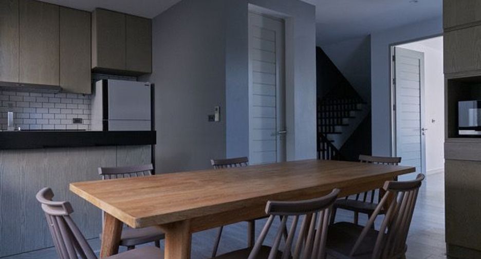 Reihenhaus zur Miete mit 3 Zimmer in Watthana, Bangkok