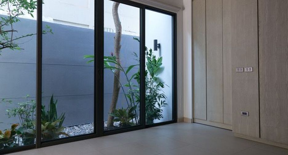 Reihenhaus zur Miete mit 3 Zimmer in Watthana, Bangkok