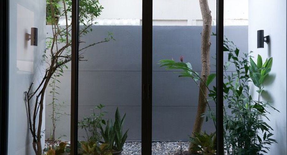 Reihenhaus zur Miete mit 3 Zimmer in Watthana, Bangkok