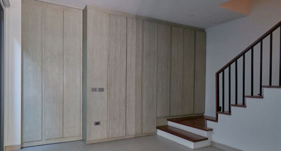 Reihenhaus zur Miete mit 3 Zimmer in Watthana, Bangkok