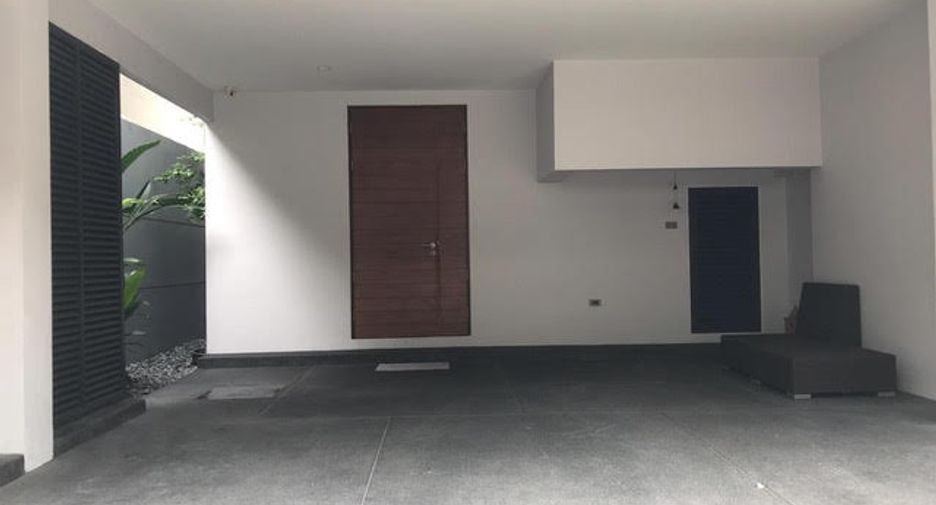Reihenhaus zur Miete mit 3 Zimmer in Watthana, Bangkok
