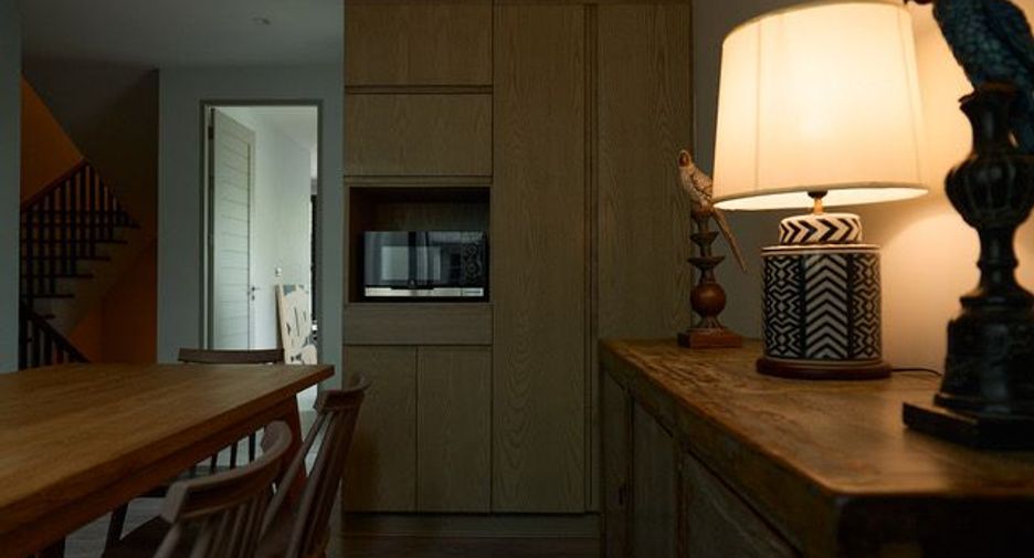 Reihenhaus zur Miete mit 3 Zimmer in Watthana, Bangkok