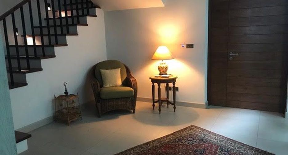 Reihenhaus zur Miete mit 3 Zimmer in Watthana, Bangkok