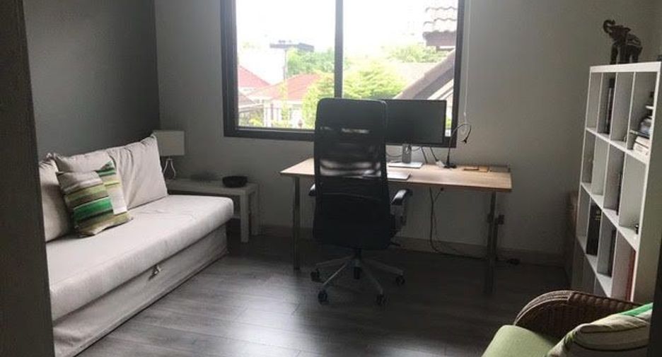 Reihenhaus zur Miete mit 3 Zimmer in Watthana, Bangkok