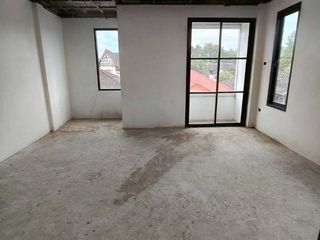 À vendre 1 chambre maison de ville à Ban Khai, Rayong