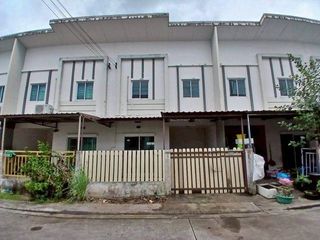 À vendre 1 chambre maison de ville à Ban Khai, Rayong
