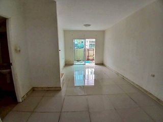 À vendre 1 chambre maison de ville à Ban Khai, Rayong
