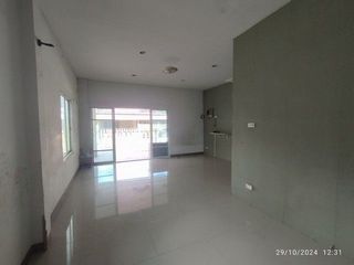 Haus zum Kauf mit 1 Zimmer in Ban Khai, Rayong
