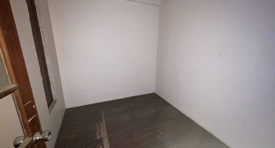For sale 2 bedrooms retail Space in Ban Bueng, Chonburi