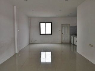 For sale 1 Beds townhouse in Ban Bueng, Chonburi