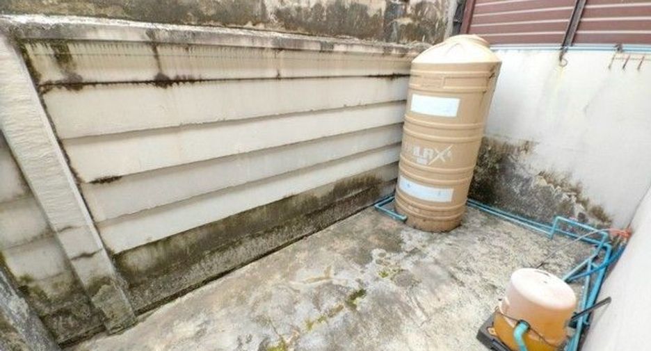 For sale 1 Beds townhouse in Ban Bueng, Chonburi