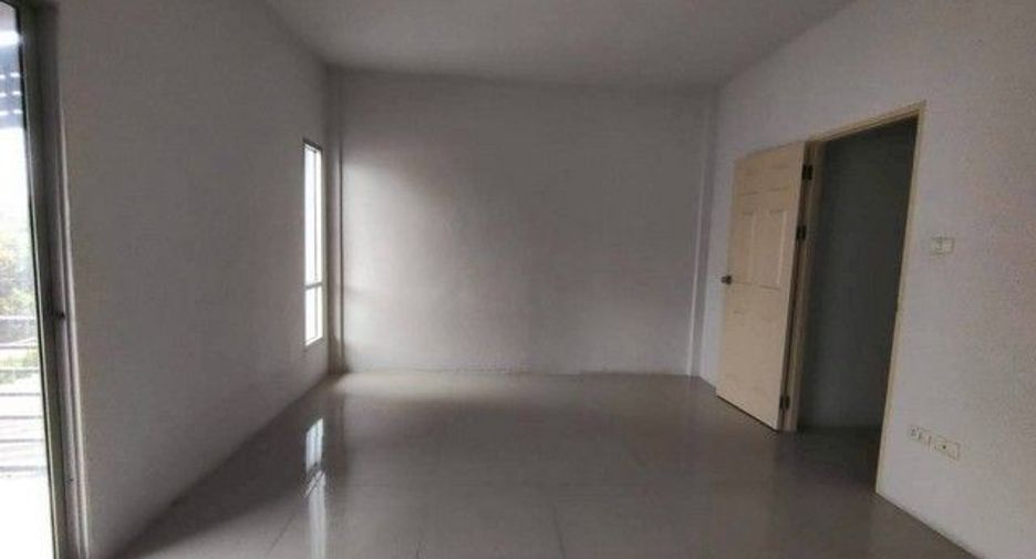 For sale 1 Beds townhouse in Ban Bueng, Chonburi