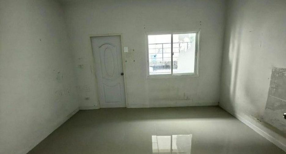 For sale 1 Beds townhouse in Ban Bueng, Chonburi