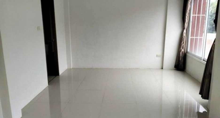 For sale 1 Beds townhouse in Ban Bueng, Chonburi