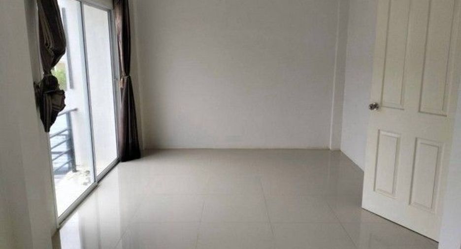 For sale 1 Beds townhouse in Ban Bueng, Chonburi