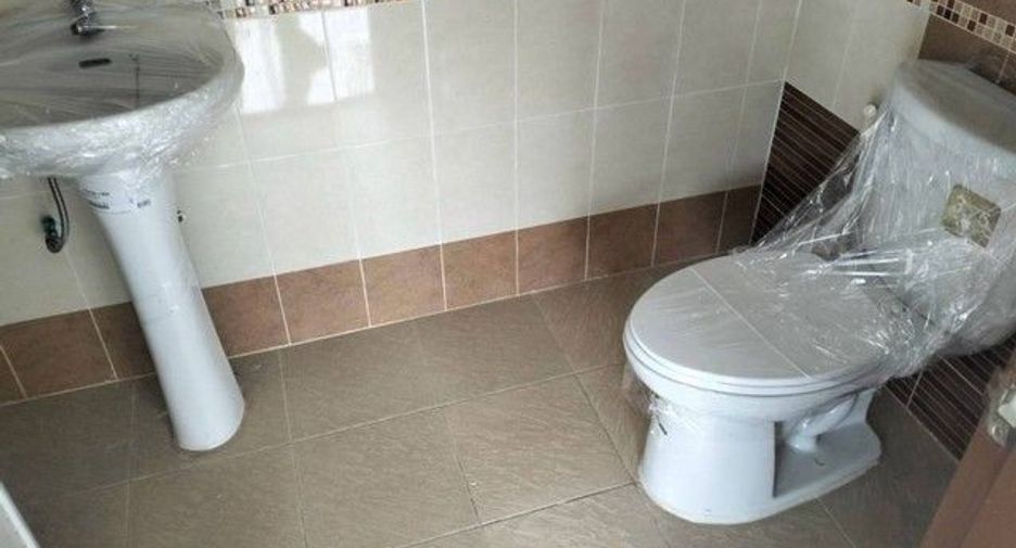 For sale 1 Beds townhouse in Ban Bueng, Chonburi
