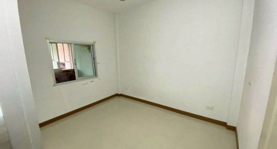 For sale 1 Beds townhouse in Ban Bueng, Chonburi