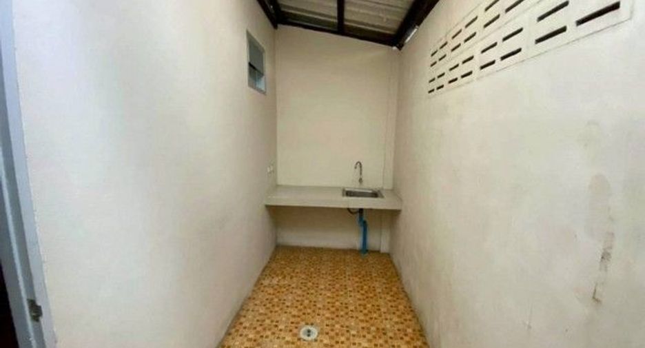 For sale 1 Beds townhouse in Ban Bueng, Chonburi