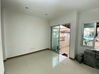 For sale 1 Beds townhouse in Ban Bueng, Chonburi