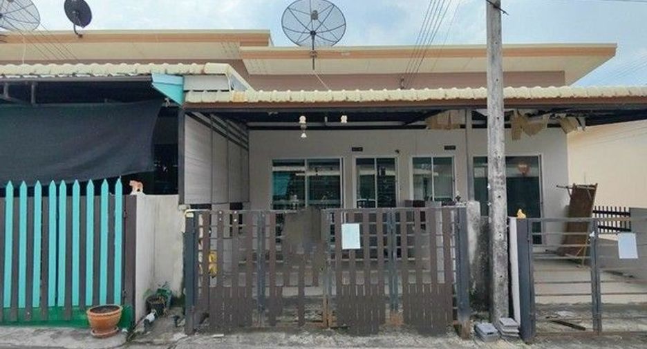 For sale 1 Beds townhouse in Ban Bueng, Chonburi