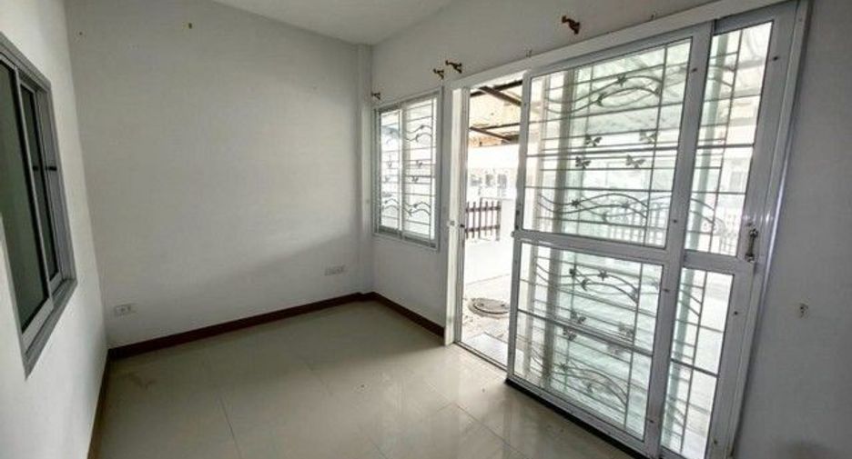 For sale 1 Beds townhouse in Ban Bueng, Chonburi