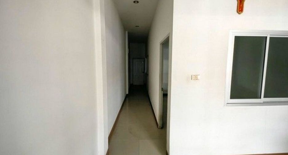 For sale 1 Beds townhouse in Ban Bueng, Chonburi