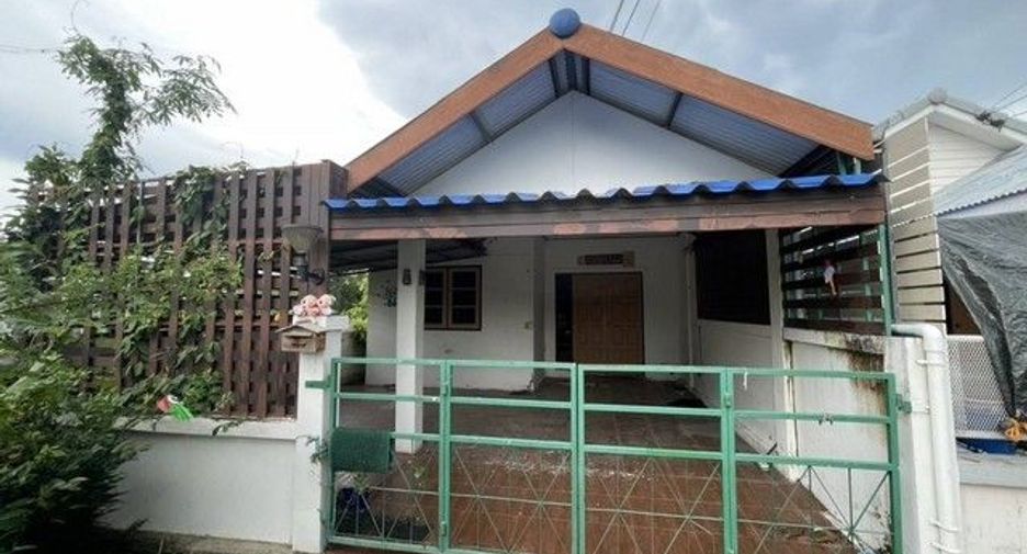 For sale 1 Beds townhouse in Ban Bueng, Chonburi