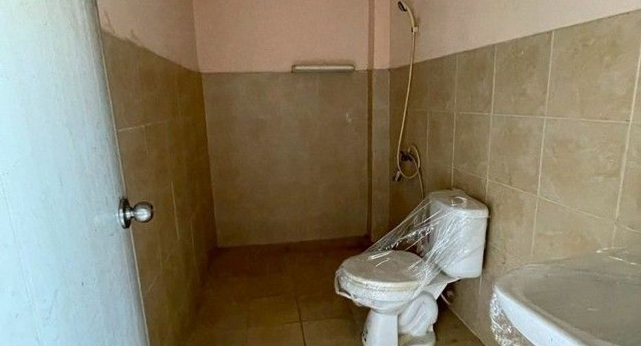 For sale 1 Beds townhouse in Ban Bueng, Chonburi