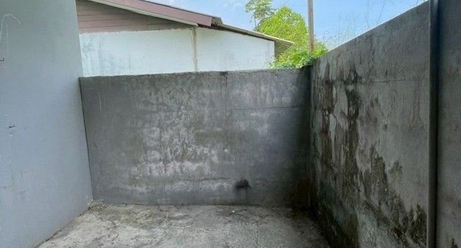 For sale 1 Beds townhouse in Ban Bueng, Chonburi