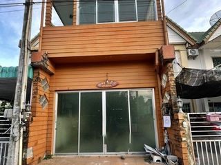 Продажа 1 кровать таунхаус в Ban Bueng, Чонбури