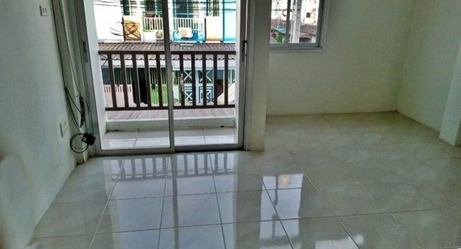 For sale 2 bedrooms townhouse in Ban Bueng, Chonburi