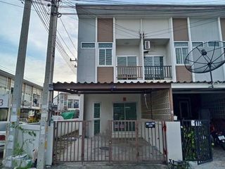 For sale 2 bedrooms townhouse in Ban Bueng, Chonburi
