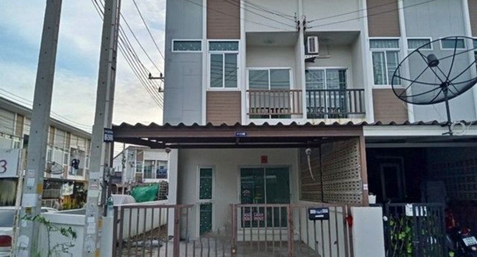 For sale 2 bedrooms townhouse in Ban Bueng, Chonburi