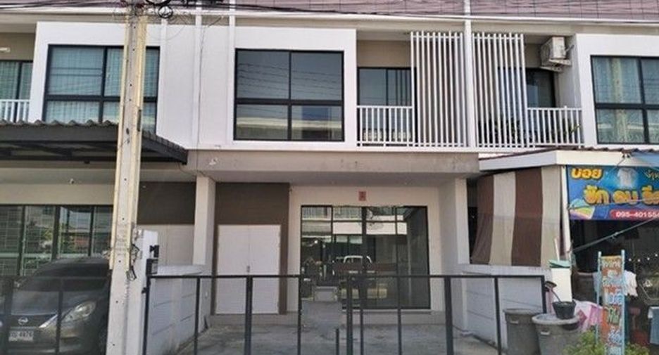 Reihenhaus zum Kauf mit Studio in Bang Lamung, Chonburi