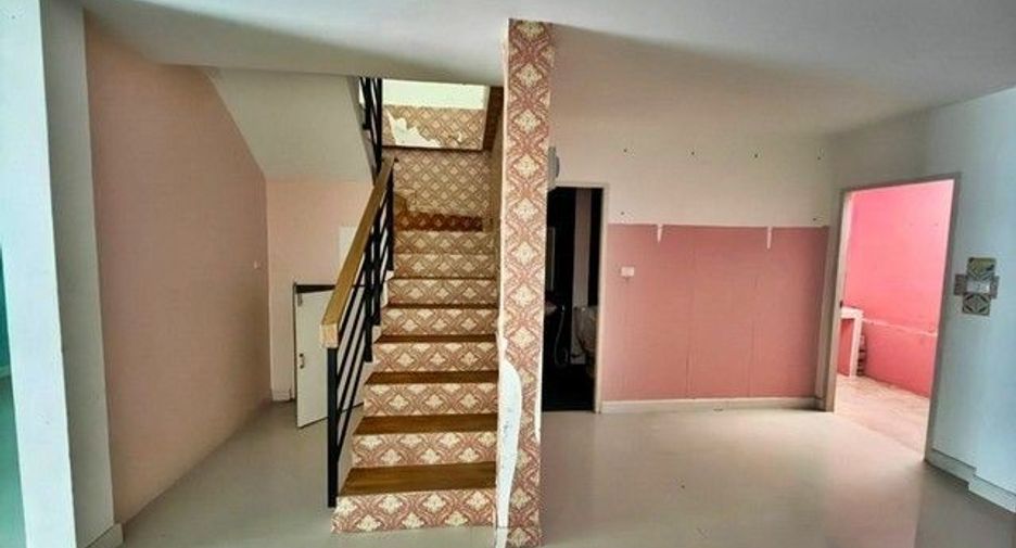 Продажа 1 кровать таунхаус в Si Racha, Чонбури