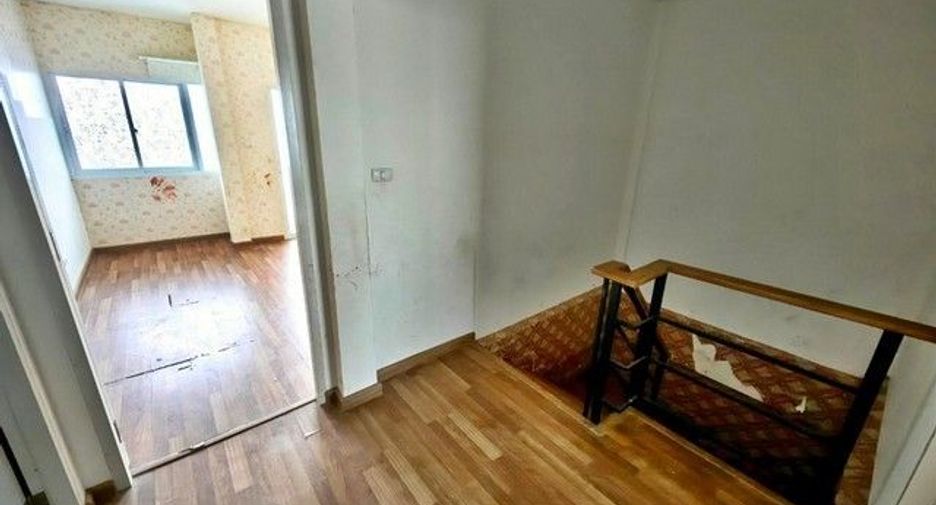 Продажа 1 кровать таунхаус в Si Racha, Чонбури