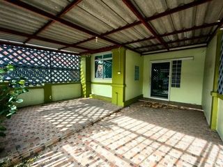 Продажа 1 кровать таунхаус в Ban Bueng, Чонбури